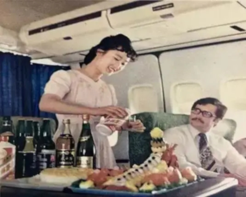 2-20世纪80年代，某航空公司航班上提供的茅台酒品鉴